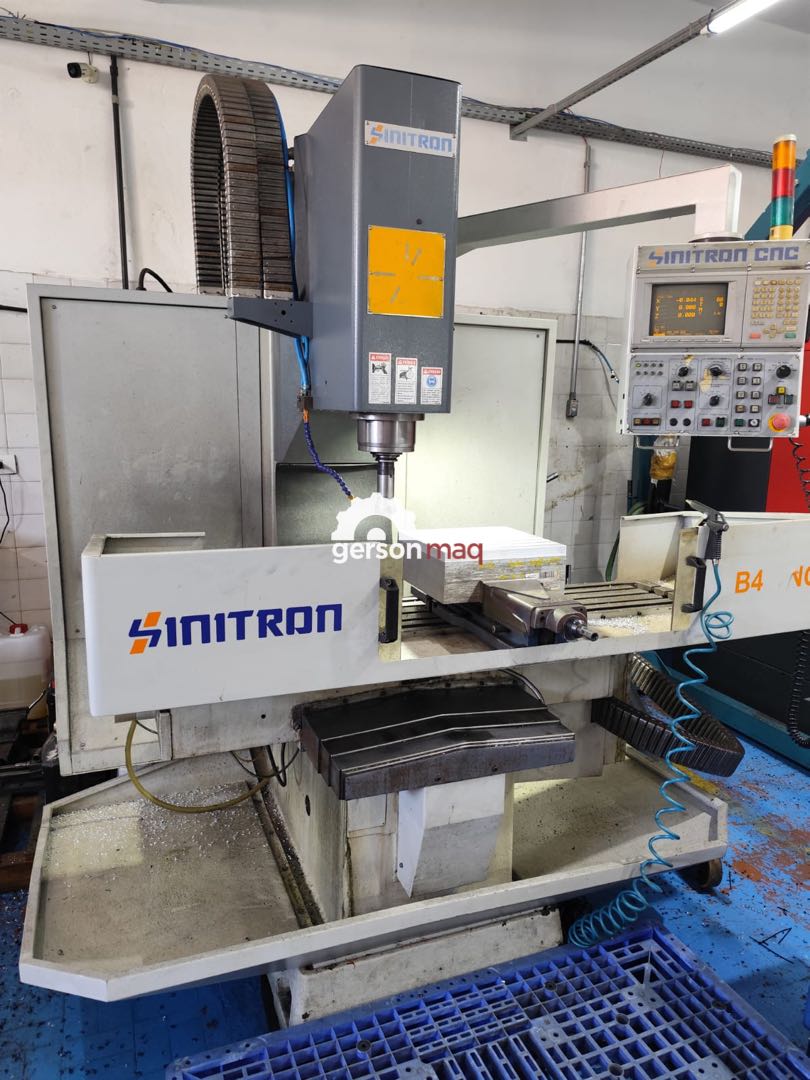 FRESADORA CNC SINITRON B4 - COMANDO MITSUBISHI
